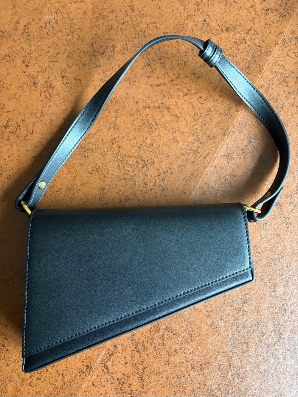 Aupen Black Trapezoid Shoulder Bag